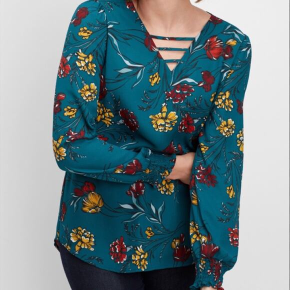 Maurices Green Floral Lattice Neck Tunic Blouse Top Size Medium - Picture 1 of 8